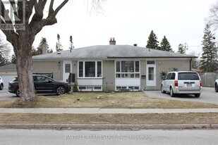 226 Beechy Dr in Richmond Hill, ON - Building Photo