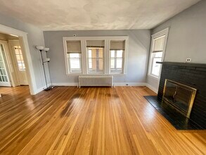 14 Allen St, Unit 2 in Arlington, MA - Foto de edificio - Building Photo