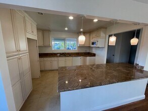 1830 E Sycamore St in Anaheim, CA - Foto de edificio - Building Photo