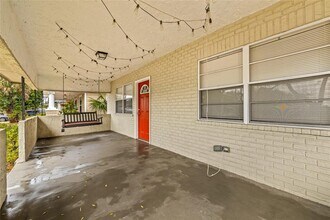 2501 W Gray St in Tampa, FL - Building Photo - Building Photo