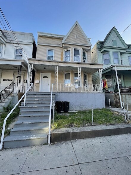 property at 113 Virginia Ave