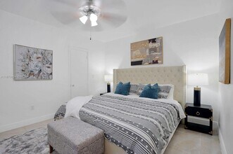 975 SW 10th St in Miami, FL - Building Photo - Building Photo