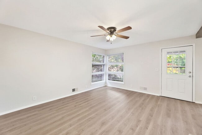 6020 N E Pk Vw Dr in Wichita, KS - Building Photo - Building Photo