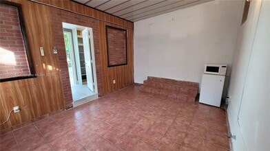 10850 NE 4th Ave in Miami, FL - Building Photo - Building Photo