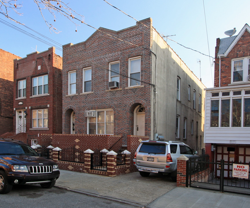 647 E 96th St in Brooklyn, NY - Building Photo