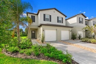 5047 Capri Hbr Dr in Wimauma, FL - Building Photo