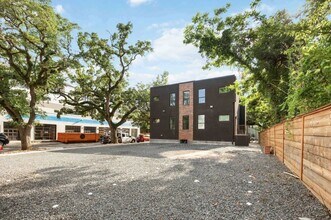 214 Welch St in Houston, TX - Building Photo - Building Photo