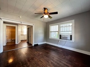 2 N Governor St in Iowa City, IA - Building Photo - Building Photo