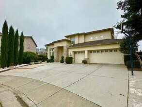 5701 W Country Ave in Visalia, CA - Building Photo - Building Photo