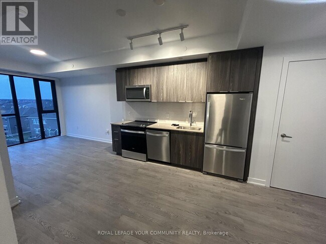 720 Whitlock Ave in Milton, ON - Building Photo - Building Photo