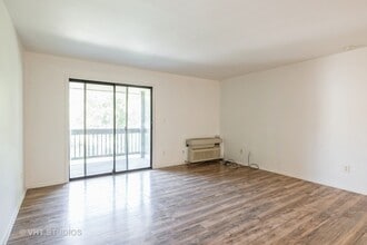 568 Somerset Ln in Crystal Lake, IL - Building Photo - Building Photo