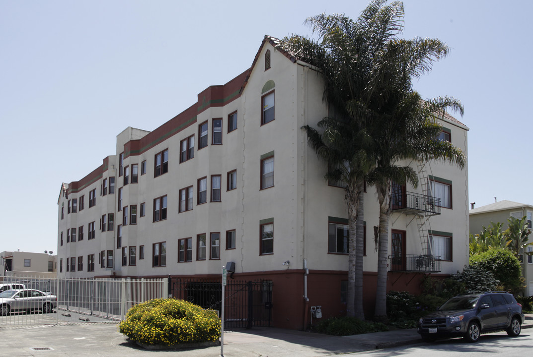 Casa Maria Apartments in San Leandro, CA - Building Photo