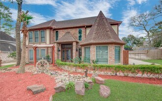 442 Stephen F Austin Dr in Conroe, TX - Building Photo