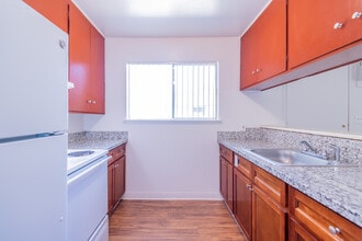 Shasta Glen Apartments in Marysville, CA - Foto de edificio - Building Photo