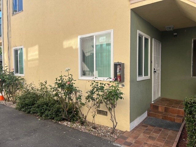 420 W Alameda Ave in Burbank, CA - Building Photo