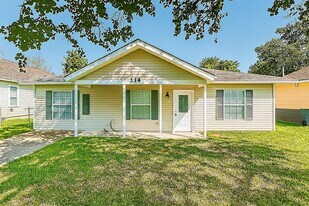 114 28th St N in Texas City, TX - Building Photo