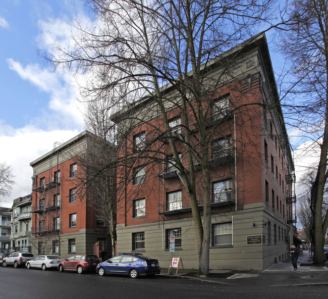 Irving Street Towers in Portland, OR - Building Photo - Building Photo