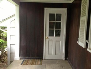54 Drake Rd in Scarsdale, NY - Building Photo - Building Photo