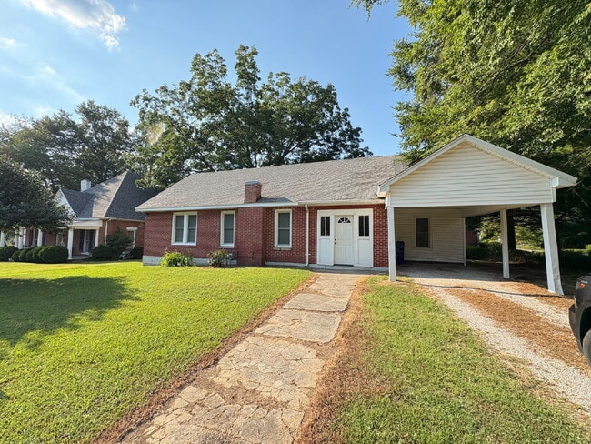 239 E Main St in Sharon, TN - Building Photo - Building Photo