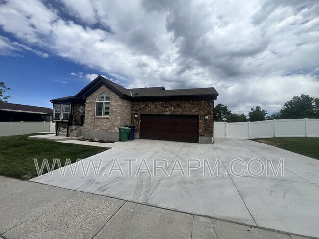 1235 Sandy Ridge Dr