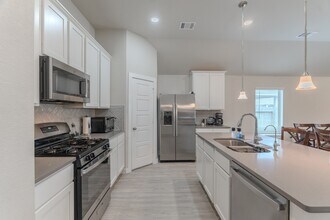 22035 Juniper Crossing Dr in Roman Forest, TX - Building Photo - Building Photo