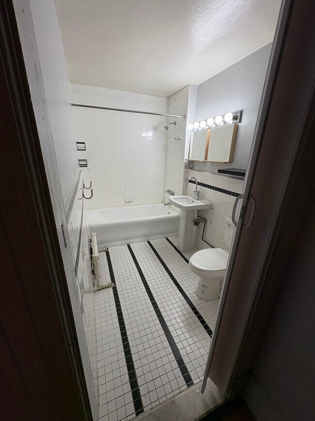 1324 Locust St, Unit 1514 in Philadelphia, PA - Foto de edificio - Building Photo