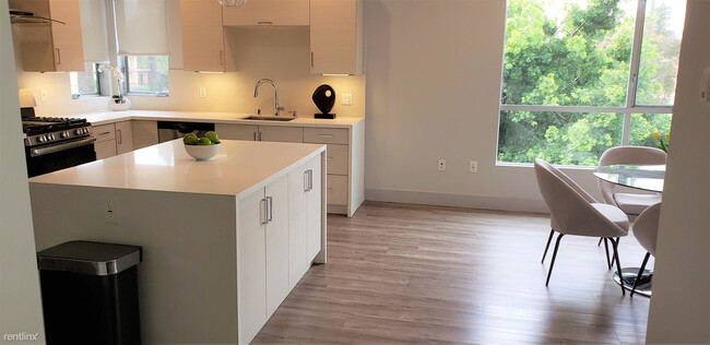 11048 W Olympic Blvd in Los Angeles, CA - Building Photo - Building Photo