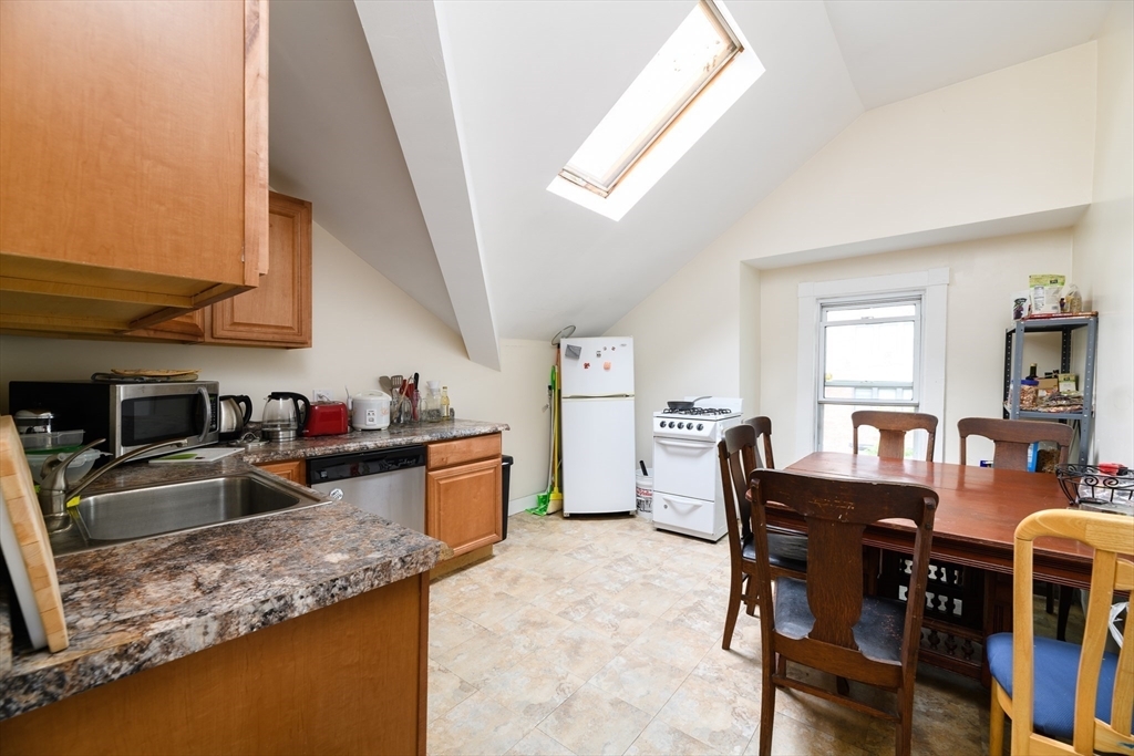 10 Trowbridge St in Cambridge, MA - Building Photo
