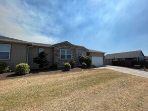 451 SE Pinto St in Sublimity, OR - Building Photo - Building Photo
