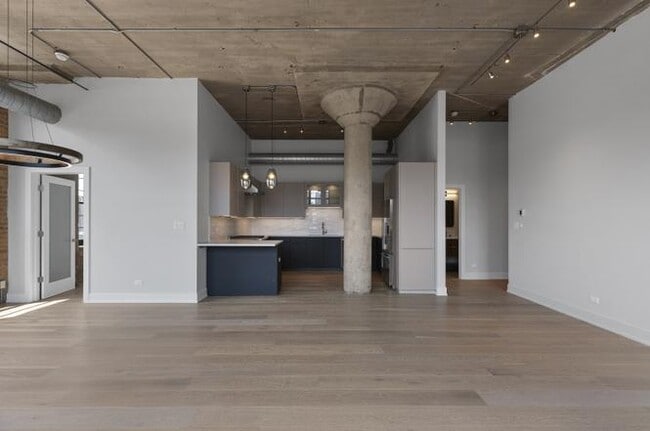 17 N Loomis St in Chicago, IL - Building Photo - Building Photo