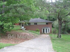 8248 Lake View Terrace in Riverdale, GA - Building Photo