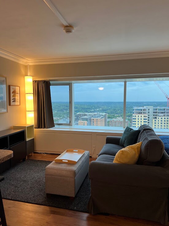 555 E William St, Unit #25 H in Ann Arbor, MI - Foto de edificio - Building Photo