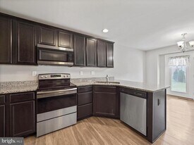 183 Aylesbury Ln in Martinsburg, WV - Building Photo