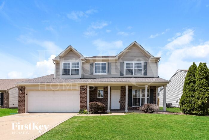 698 Hollowood Ln in Avon, IN - Building Photo