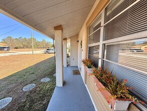 12258 Foothill St in Spring Hill, FL - Foto de edificio - Building Photo