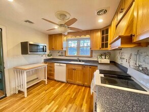77 Louise Rd in Newton, MA - Building Photo - Building Photo