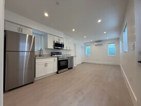 6030 Colfax Ave in Los Angeles, CA - Building Photo