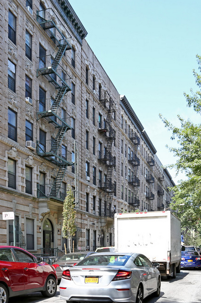 RH 536-538 WEST 159 STREET LP. in New York, NY - Foto de edificio