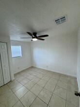 5179 Pat Pl in West Palm Beach, FL - Foto de edificio - Building Photo