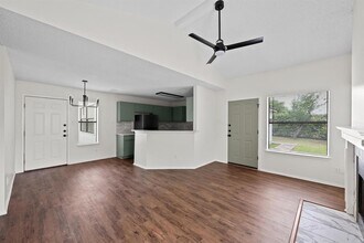 2907 W Slaughter Ln in Austin, TX - Building Photo - Building Photo