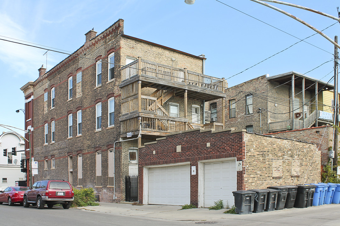 1761 W Augusta Blvd in Chicago, IL - Foto de edificio