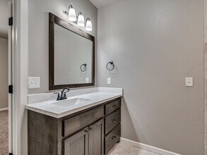 5800 Campbell Creek Dr in Oklahoma City, OK - Building Photo - Building Photo