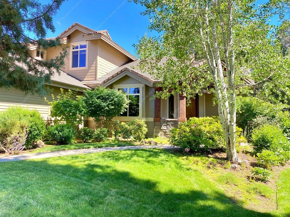 19409 Ironwood Cir in Bend, OR - Building Photo