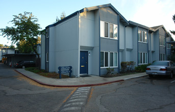 Colorado Park Apartments in Palo Alto, CA - Building Photo - Building Photo