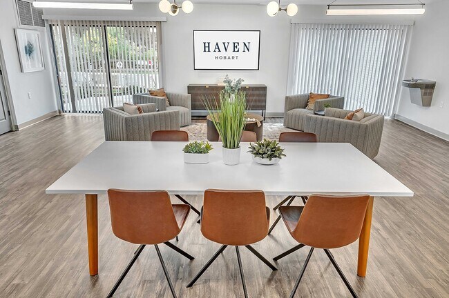Haven Hobart in Hobart, IN - Foto de edificio - Building Photo
