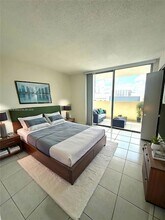 4675 W 18th Ct, Unit 801 in Hialeah, FL - Building Photo - Building Photo
