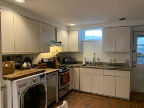 11 Bridge St, Unit Apartment b in Newton, MA - Foto de edificio - Building Photo