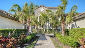 5537 Palmer Cir in Bradenton, FL - Foto de edificio - Building Photo