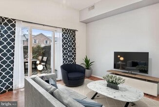 8352 Forrester Blvd in West Springfield, VA - Building Photo - Building Photo