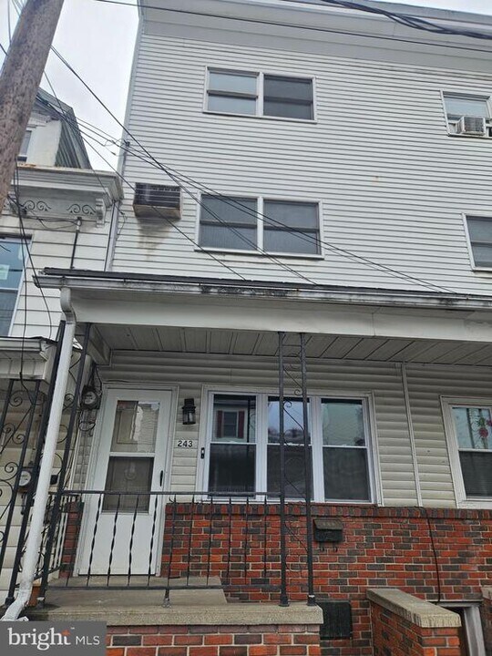 243 North St in Minersville, PA - Building Photo